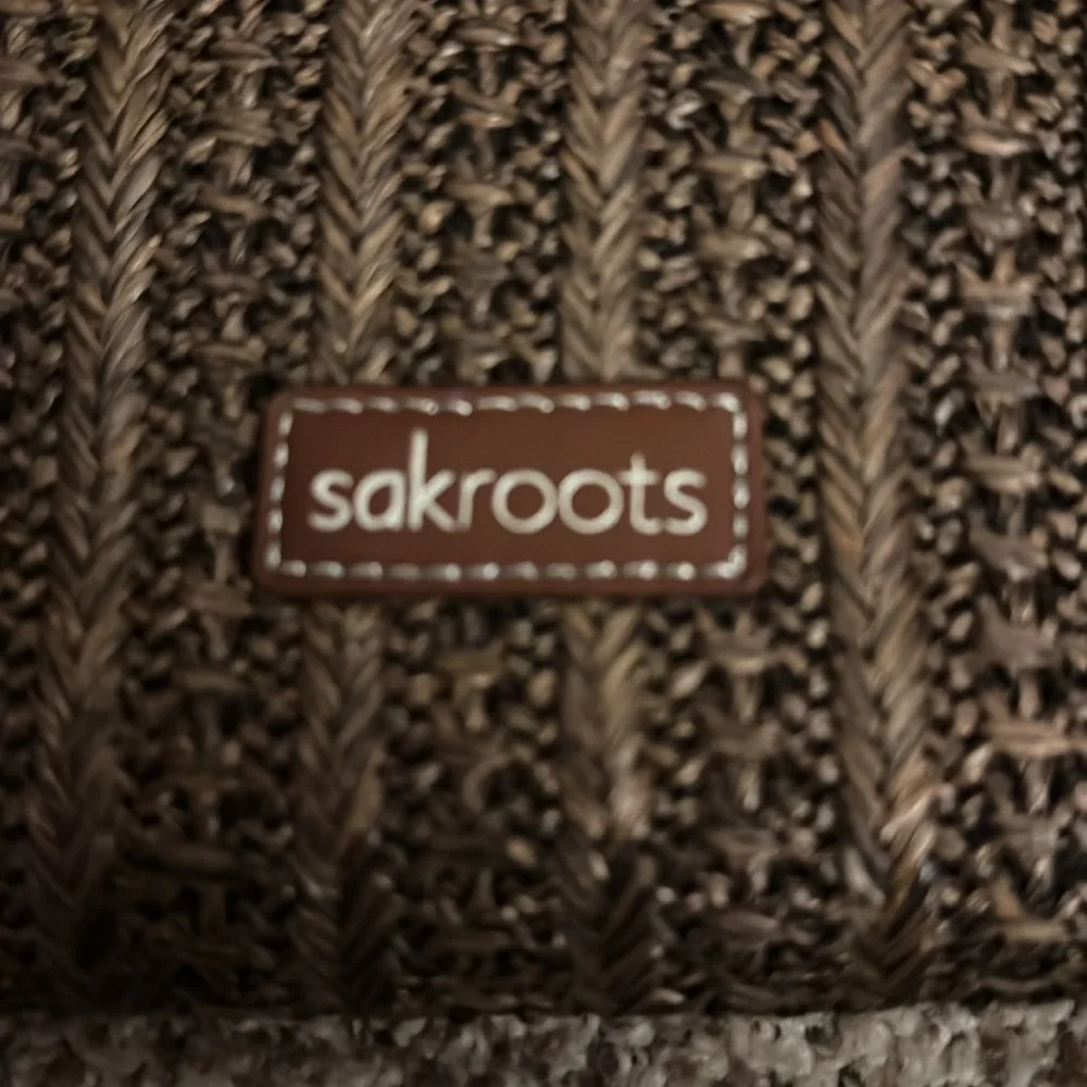 Like New SakRoots trendy fashionable shoulder bag gold thread & 21” strap - Picture 2 of 10